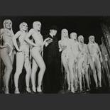 1980. Le rêve de l'homme qui aimait les femmes: seul, avec les filles du Crazy Horse. 